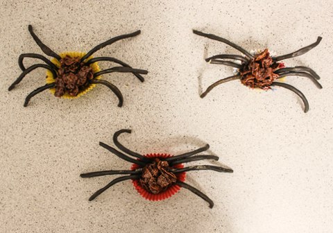 Gluten free Halloween cornflake spider treats